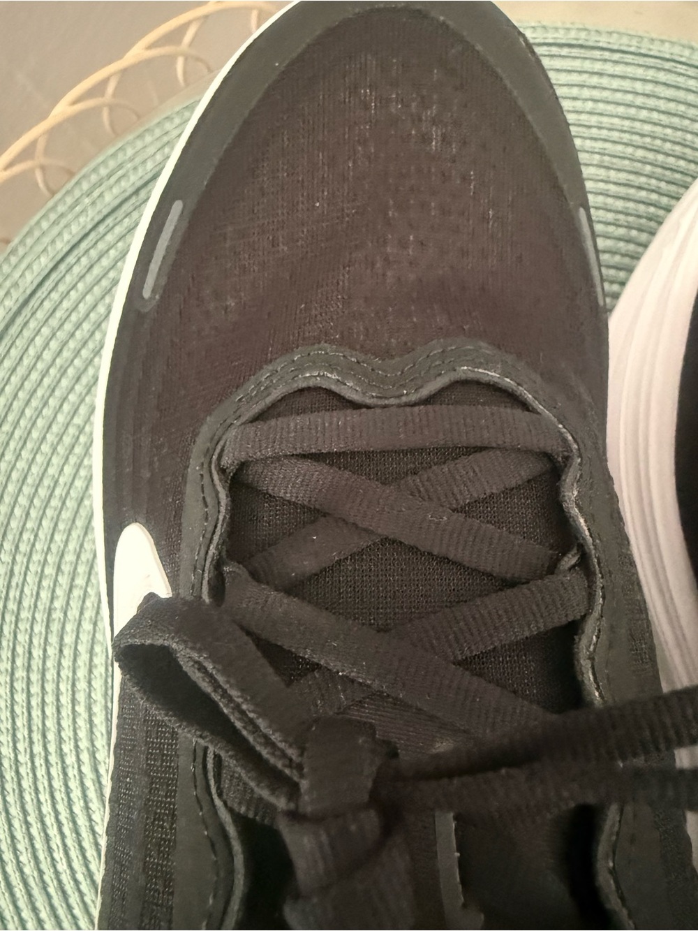 Nike Vomero Plus Men’s Black and White Athletic Running Shoes - Picture 6 of 10